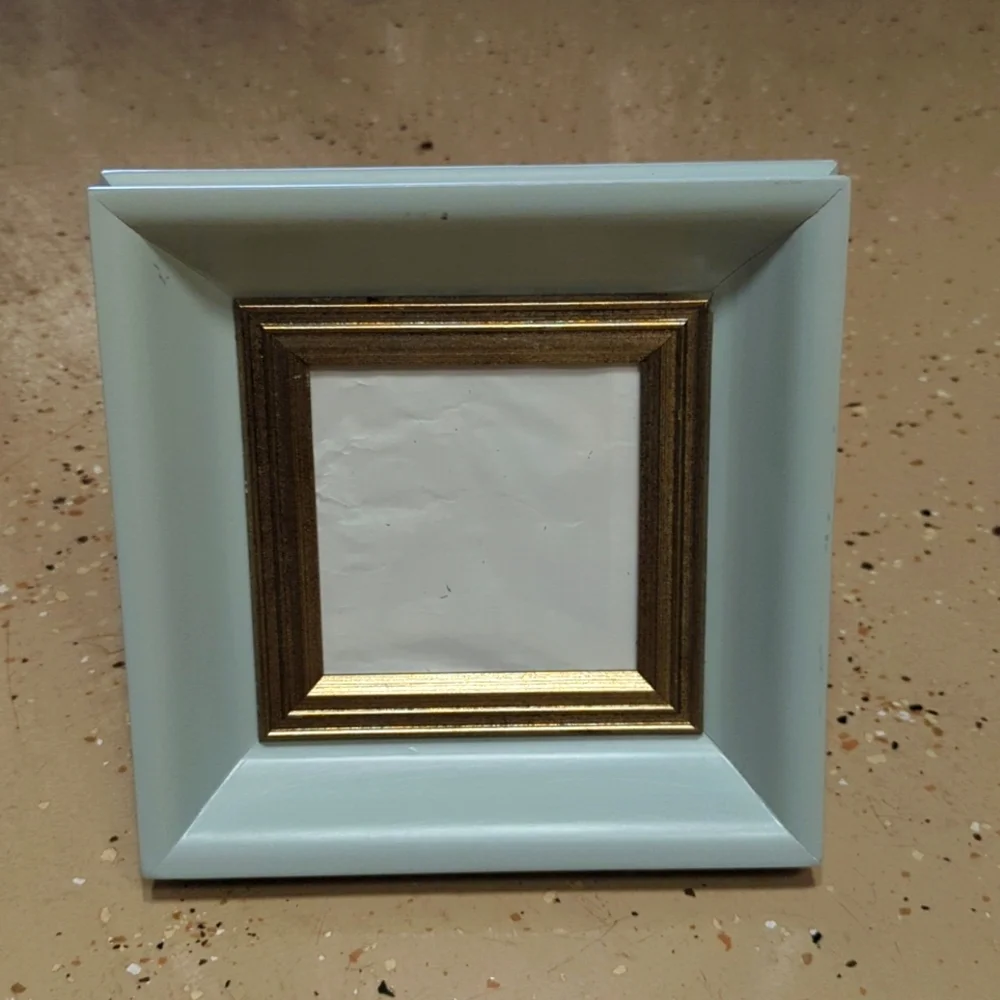 2 Picture 🖼️ frames - Picture 2 of 3